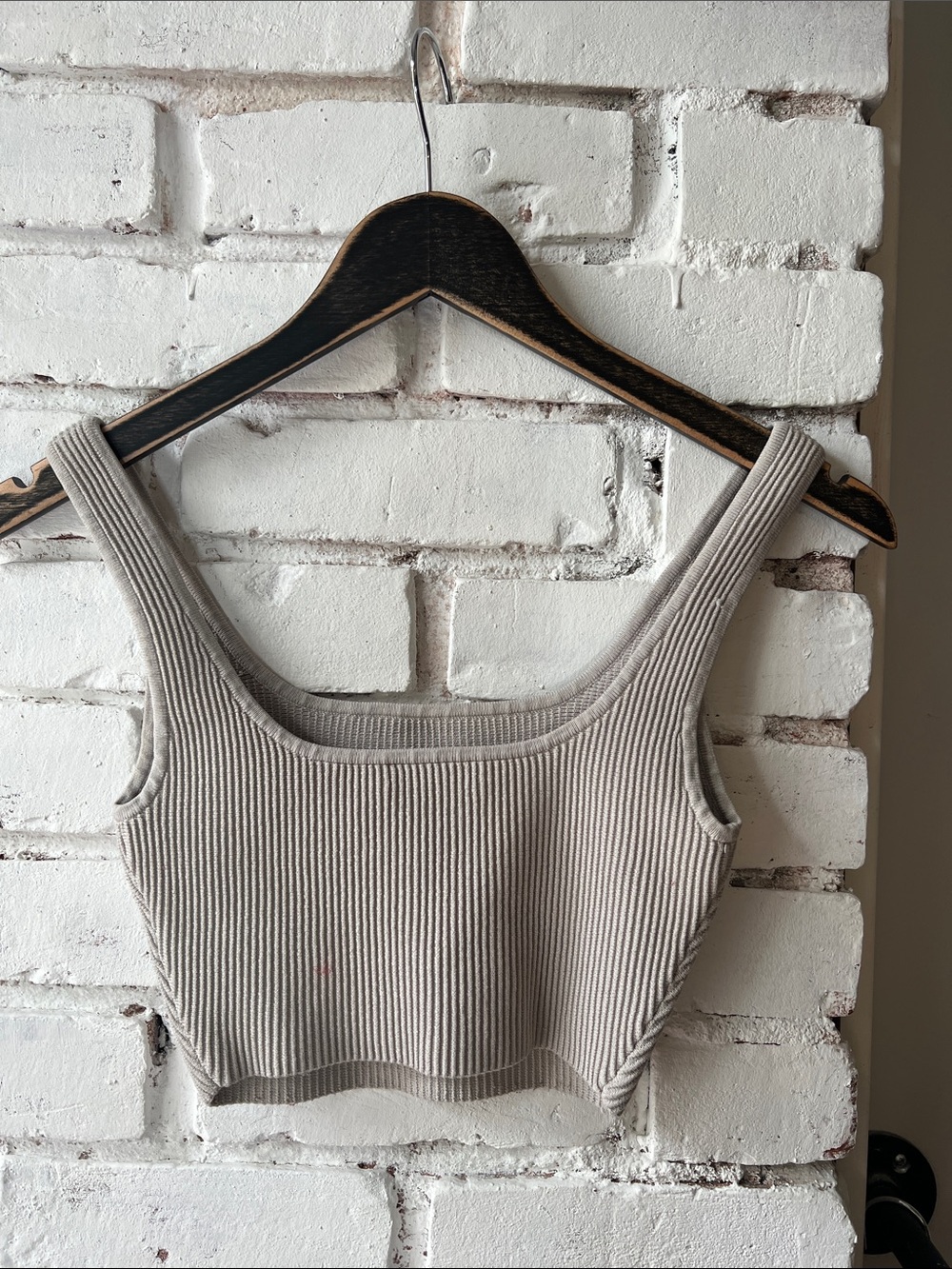 Ribbed Square-Neck Tank Top in Taupe babaton sculpt knit - Picture 5 of 6